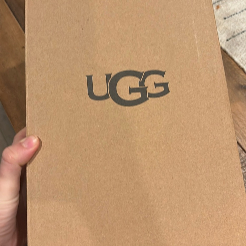 Ugg Tasman Sand women’s size 6